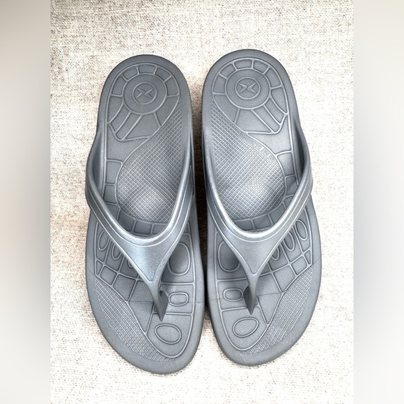 Aetrex Maui Lynco womens size 11 orthotic comfort flip flop sandals gray silver - Picture 2 of 7